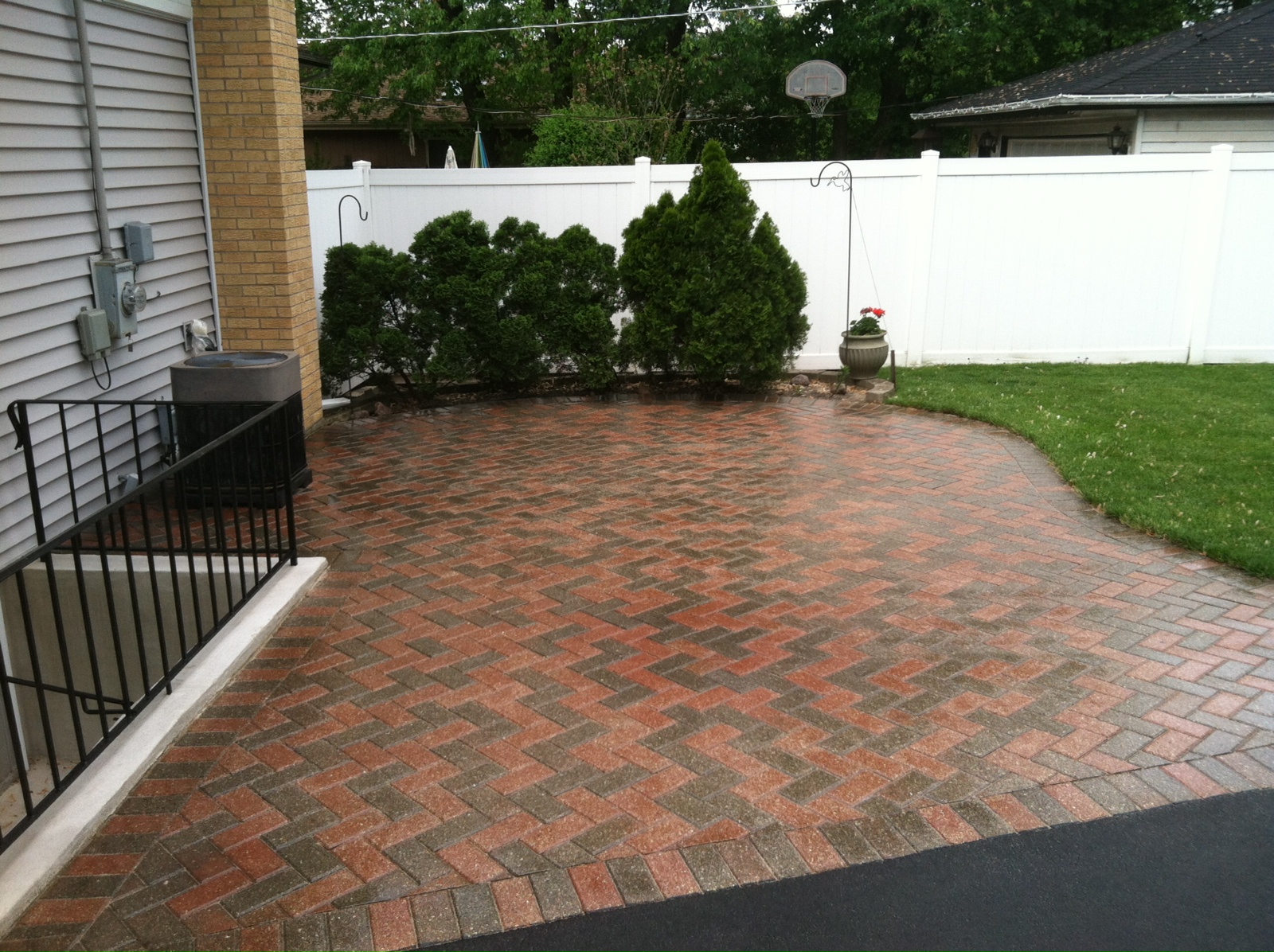 After Photo of Driveway with Multi-Colored Stones